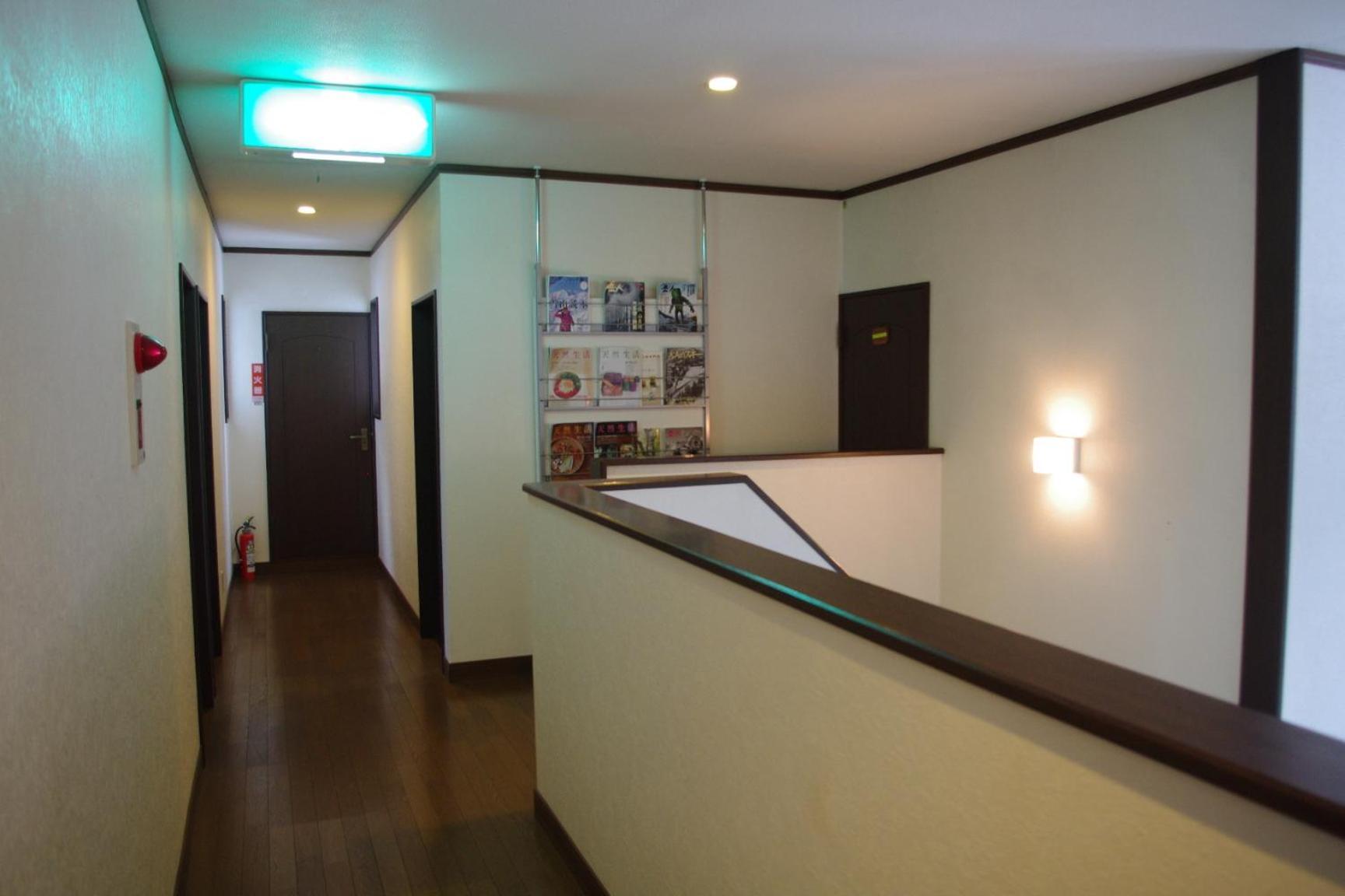 Sunny Side Hut Bed & Breakfast Hakuba Exterior photo