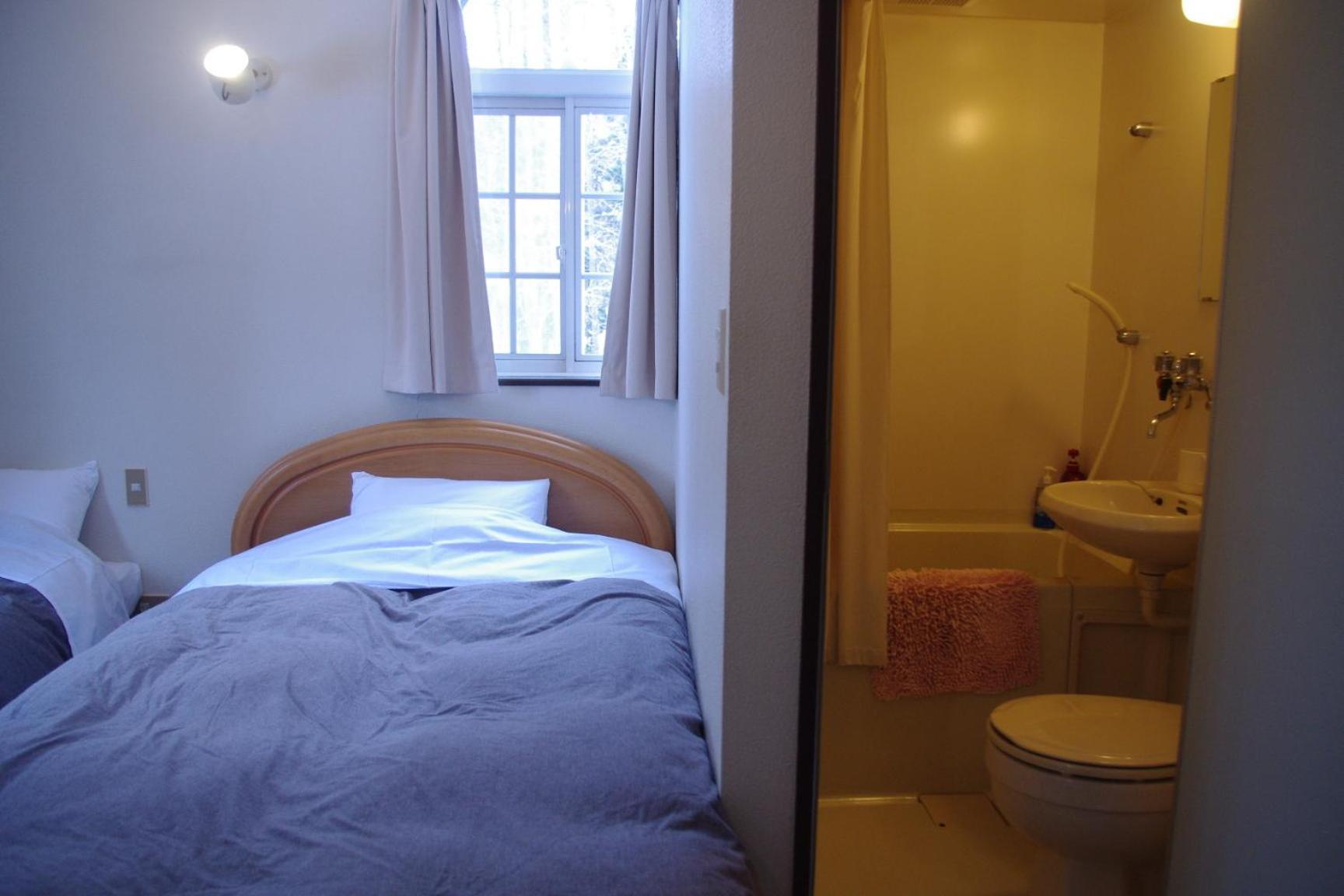 Sunny Side Hut Bed & Breakfast Hakuba Exterior photo